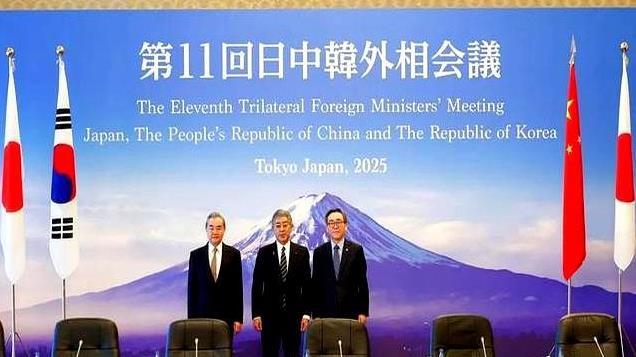 小石头引发大冲突：韩国赖着不走，解放军亮肌肉，这戏码真够呛！