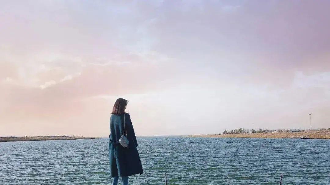 发现没，凡是夫妻关系好、家庭幸福的，都有一个共性，那就是男人特别聪明，他会把自己的小家庭放在首位，支