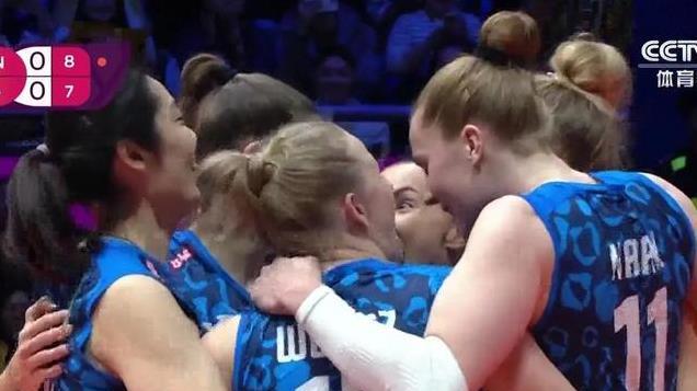 世俱杯 朱婷大败艾格努三英战吕布 科内进决赛 李盈莹vs朱婷隔网对轰