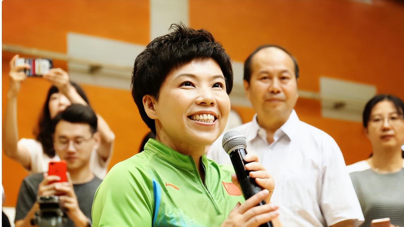 刘国梁退役！邓亚萍最担忧的局面出现了，一语道破国乒困境