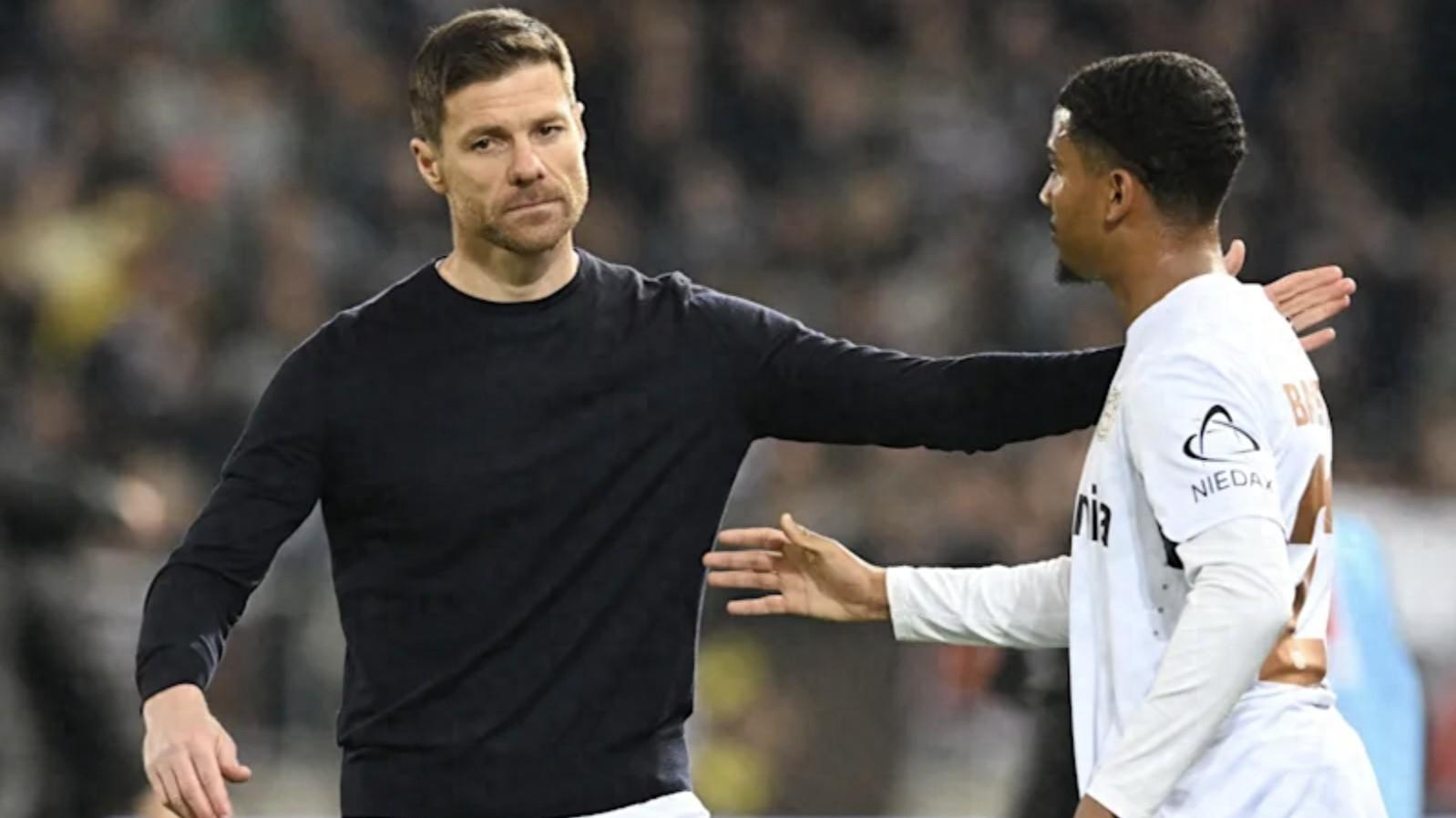 阿德利：去年皇马是世界上最好的球队，今年和我们一样在挣扎