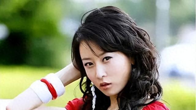 她身材前凸后翘，靠“漂移臀”火遍全国，如今42岁再度成为焦点