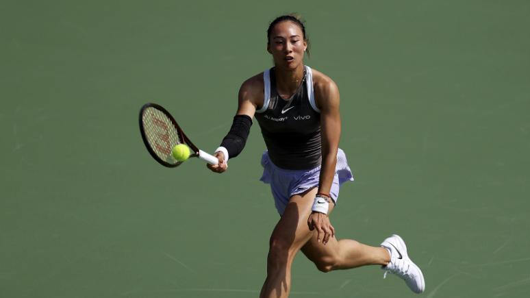一场1-2成就郑钦文！中国网球女王连续3次二轮游，却躺拿世界前八