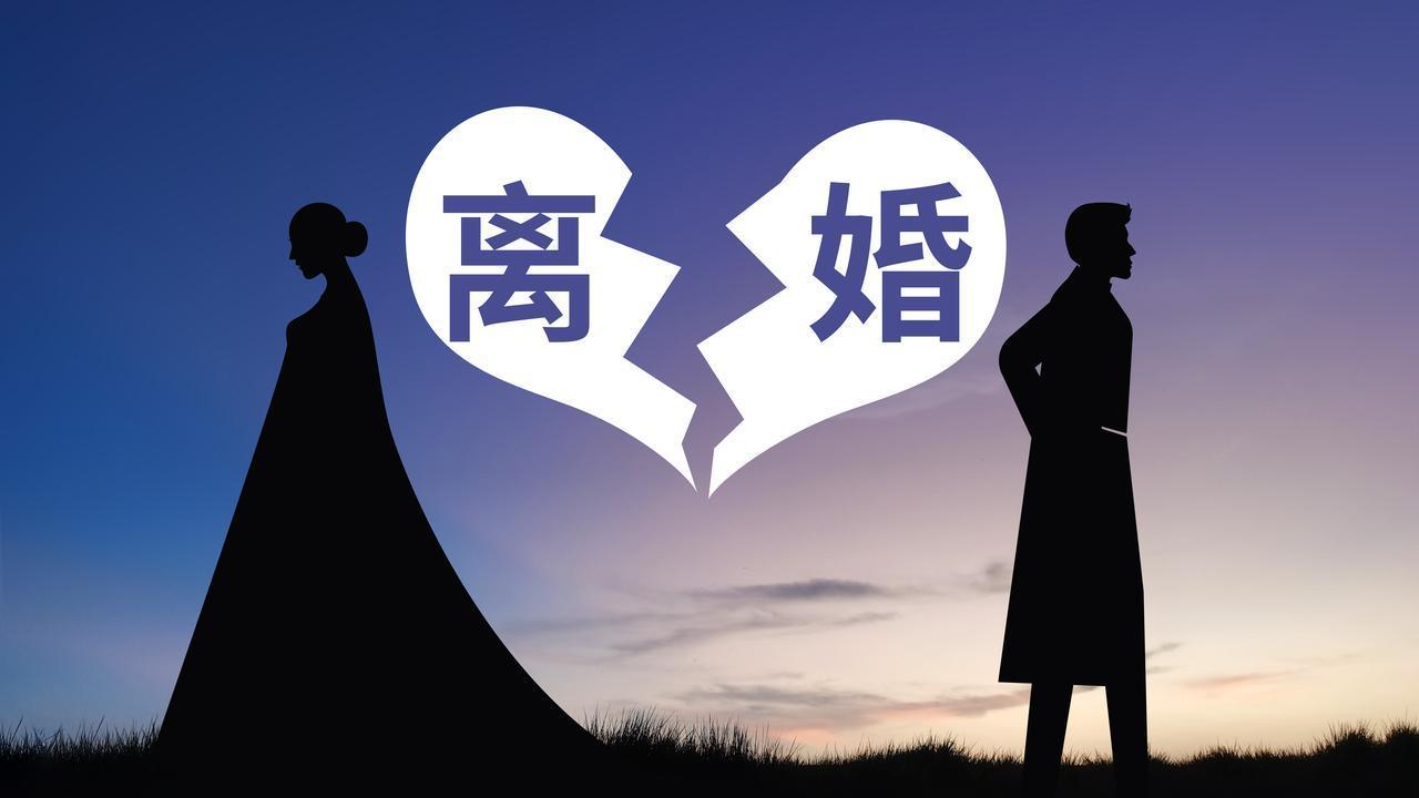 四川一男子带女友回前妻家 前妻对面嗑瓜子默念：坐等吃瓜