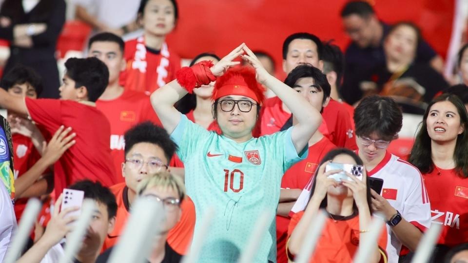 反转！央视直播国足，与亚足联矛盾消解，球迷成最大赢家