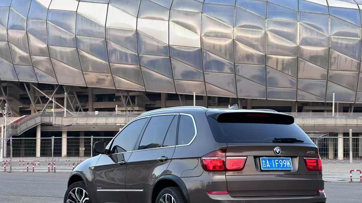 13年宝马X5进口，10万出头体验V6+8AT，城市SUV也能野！