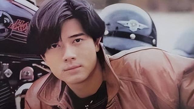 她陪了郭富城31年，亲眼看着他娶了别人，如今63岁仍未婚