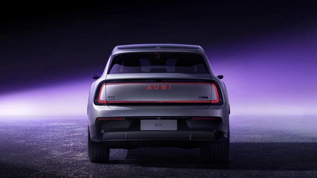 AUDI首款SUV曝光：四环变字母，电动味这回够纯吗？