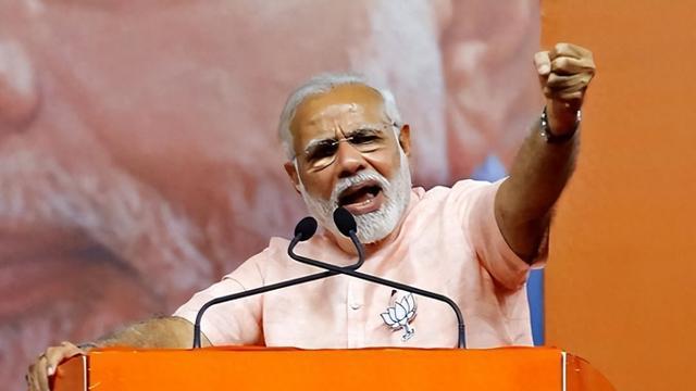 打不过就甩锅？印度内部大抓间谍，警告印民众不许亲巴