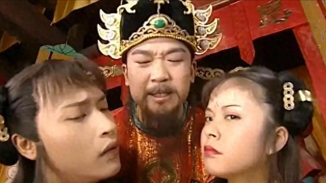 她19岁爱上“老渣男”，同居7年被抛弃，今43岁脸肿发福似蔡明