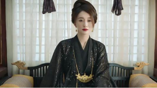 被富商纠缠4年，为导演流产2次，嫁给男闺蜜9年后，李小冉如今怎么样了？