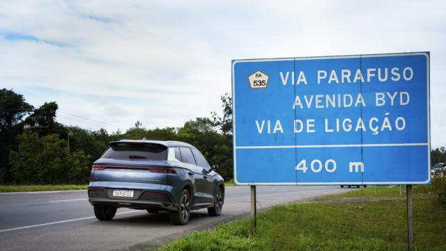 比亚迪第1400万辆新能源车在巴西工厂下线，巴西总统卢拉成为车主