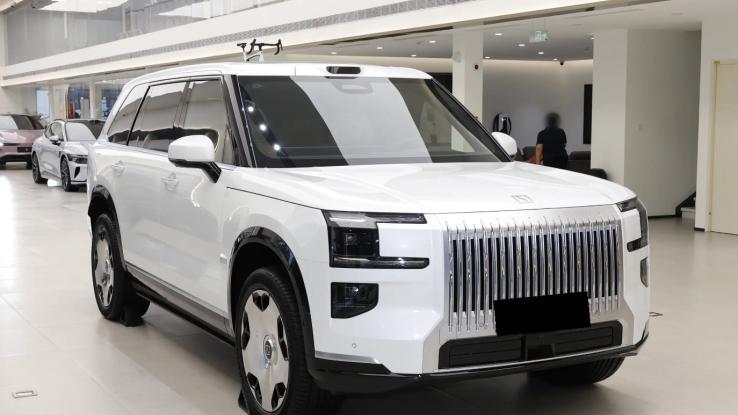 37.99万元起售，岚图泰山来了，“低配版尊界S800”？