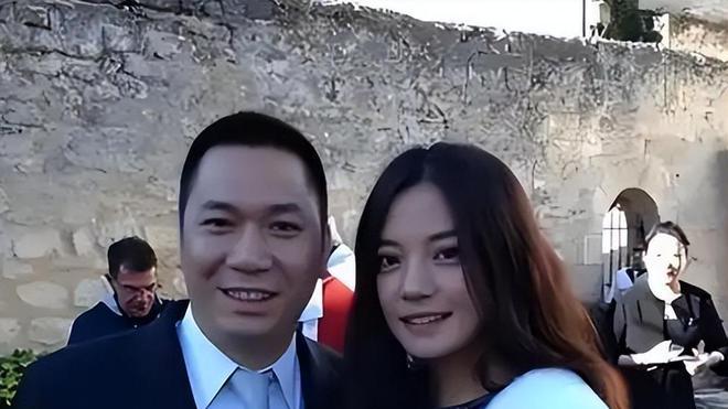 亏2300万也要卖？赵薇黄有龙昔日豪宅出售，背后藏着什么秘密？