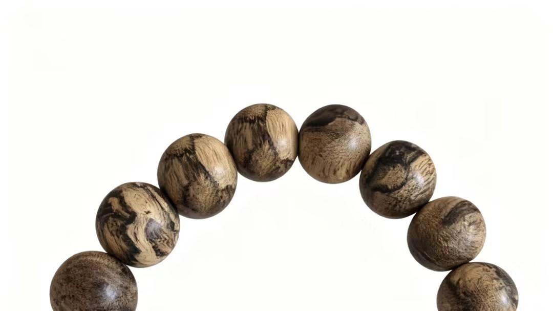 3117-芽庄白棋楠手串：1.6cm 的木中钻石，藏着沉香界的嗅觉革命与收藏传奇