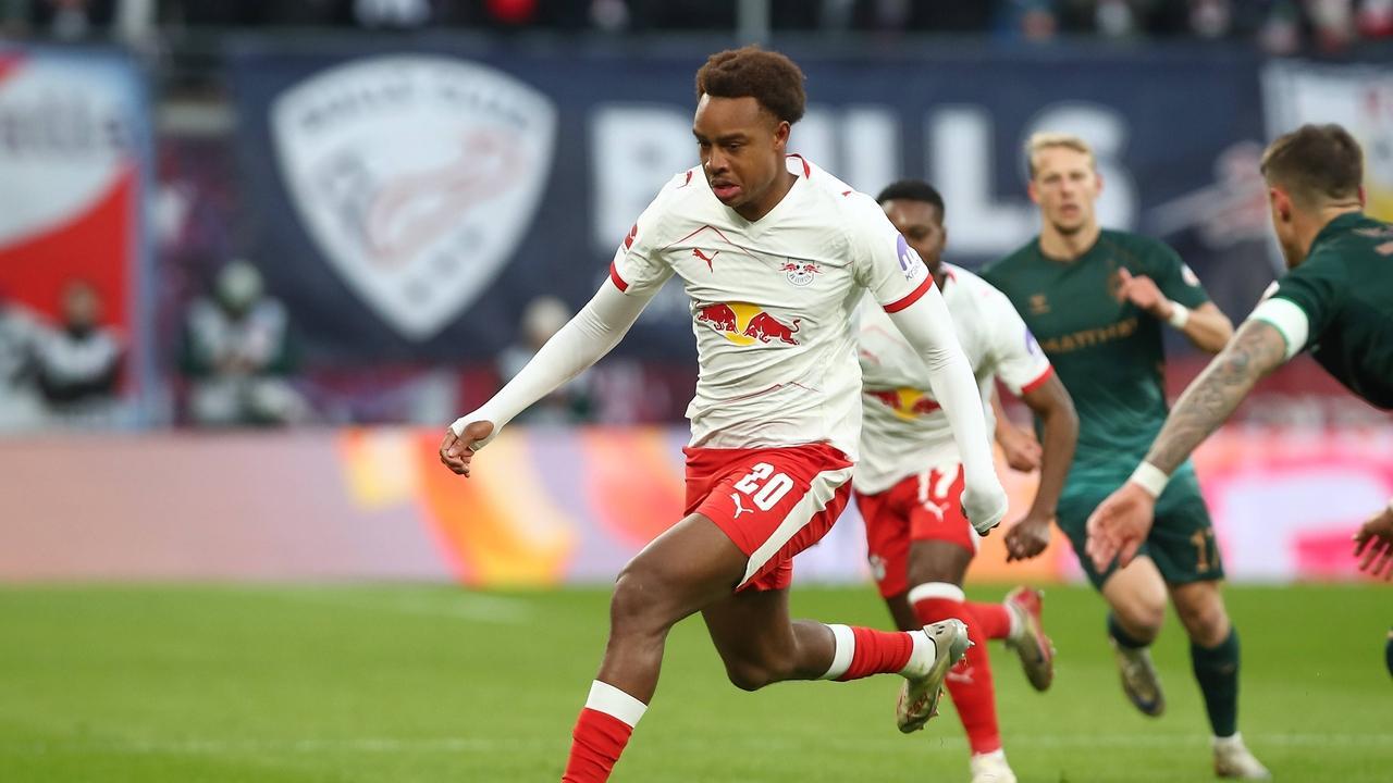 2-0，19岁德国新星飙无敌世界波，率队完胜不莱梅，逼近德甲榜首