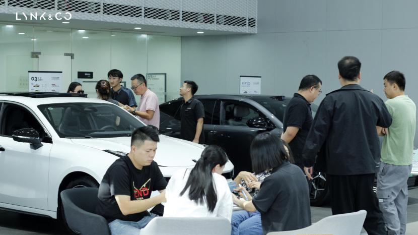 领克国庆专场燃爆岳阳！7台新车被秒订，黄金大奖现场开抽！