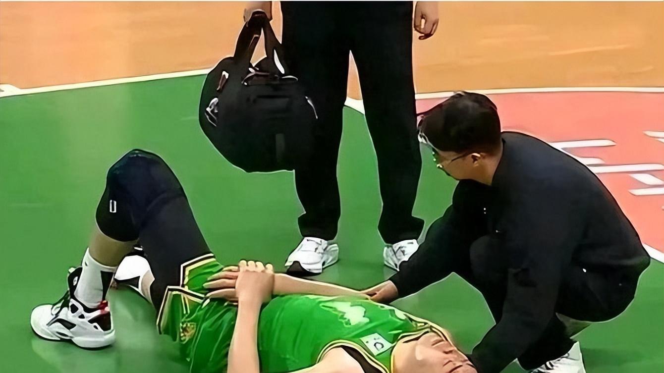 辽宁男篮，赛后传来最不好的消息，卫冕之路难上加难