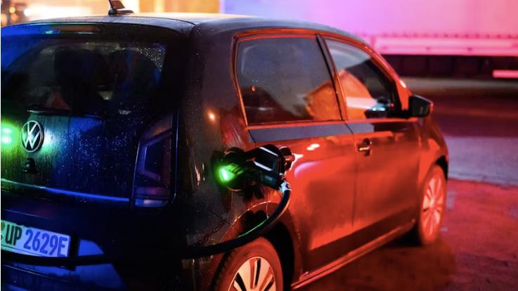 十字路口的欧洲汽车：放不下发动机包袱，也拿不起电动未来