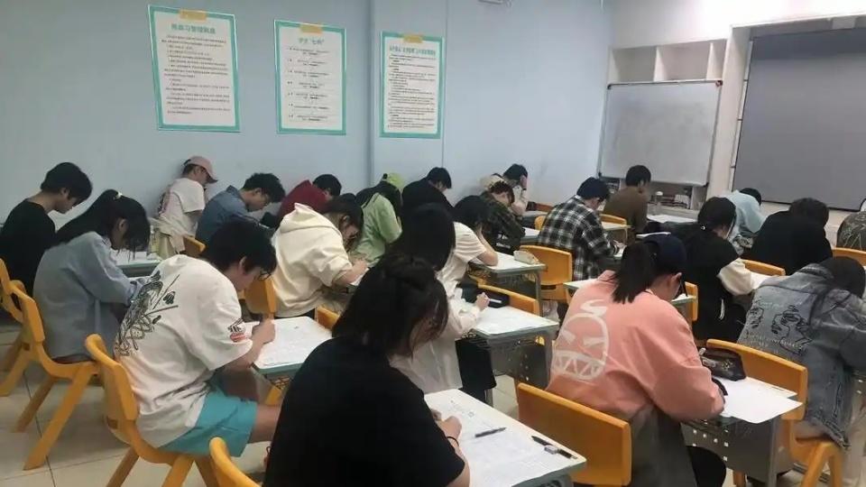 高考状元真的不用补课吗？千万不要被假象迷惑了