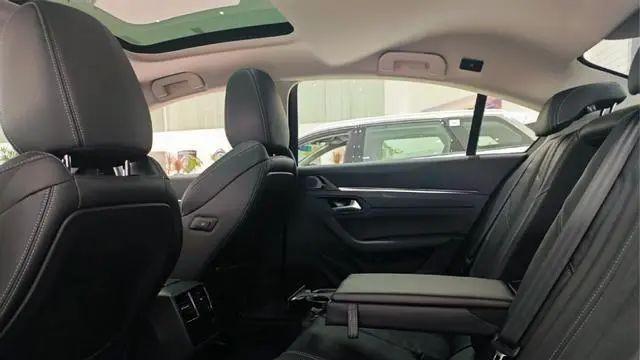 标致508L到店，新增盲区监测与AR实景导航，配1.8T+8AT