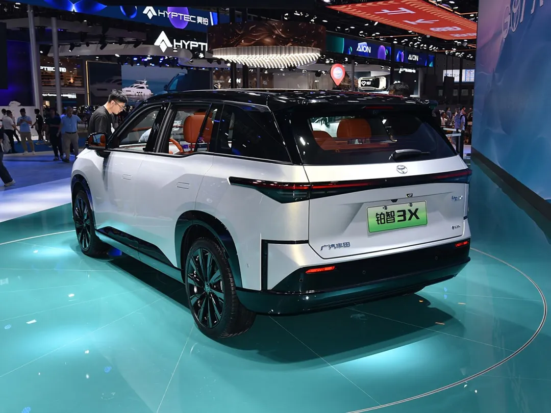丰田终于反击？15万级电动SUV，610km续航+大空间，月销1万多台