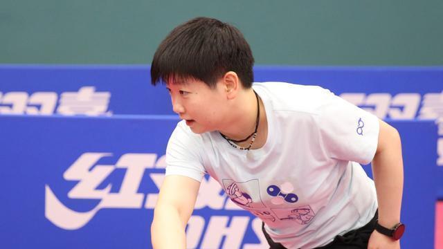 国乒全员通过体测：马龙樊振东笑得开心，陈梦粉色上衣抢镜