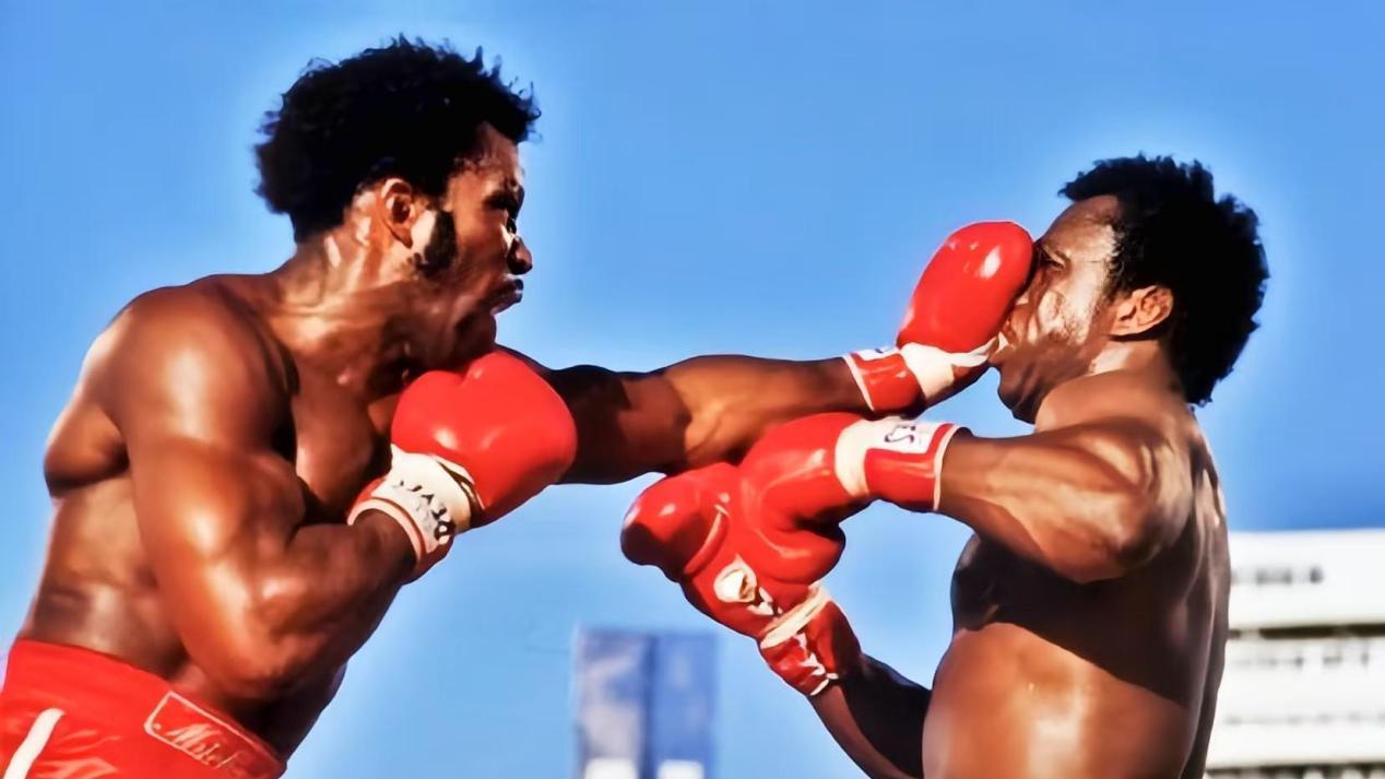 前世界重量级拳王：福尔曼是最强战士，我从未看过维尔德比赛