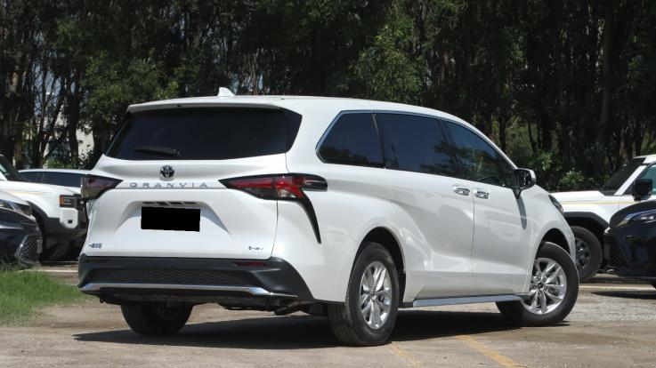 月销量紧追丰田赛那，三大件不换，格瑞维亚如何选