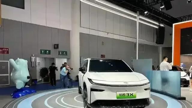 贷款买豪车的邻居酸了！这台10万级铂智3X配置碾压20万+