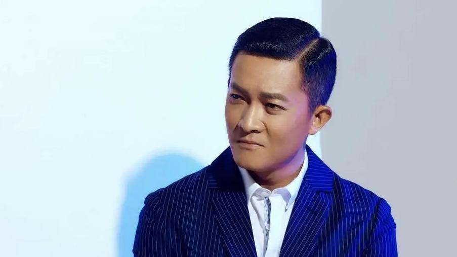 演员杨志刚：娶小师妹张静，钱交妻子管，如今他过得怎么样？