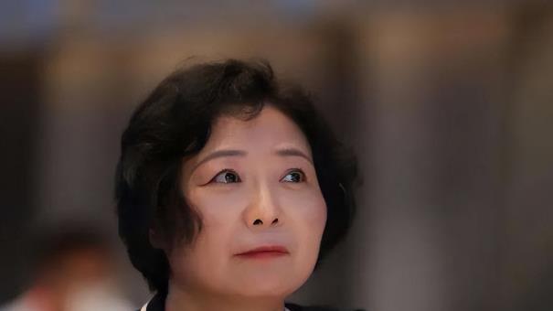 中国最有钱的女房东，每月收租2个亿，送前夫200亿，给女儿500亿