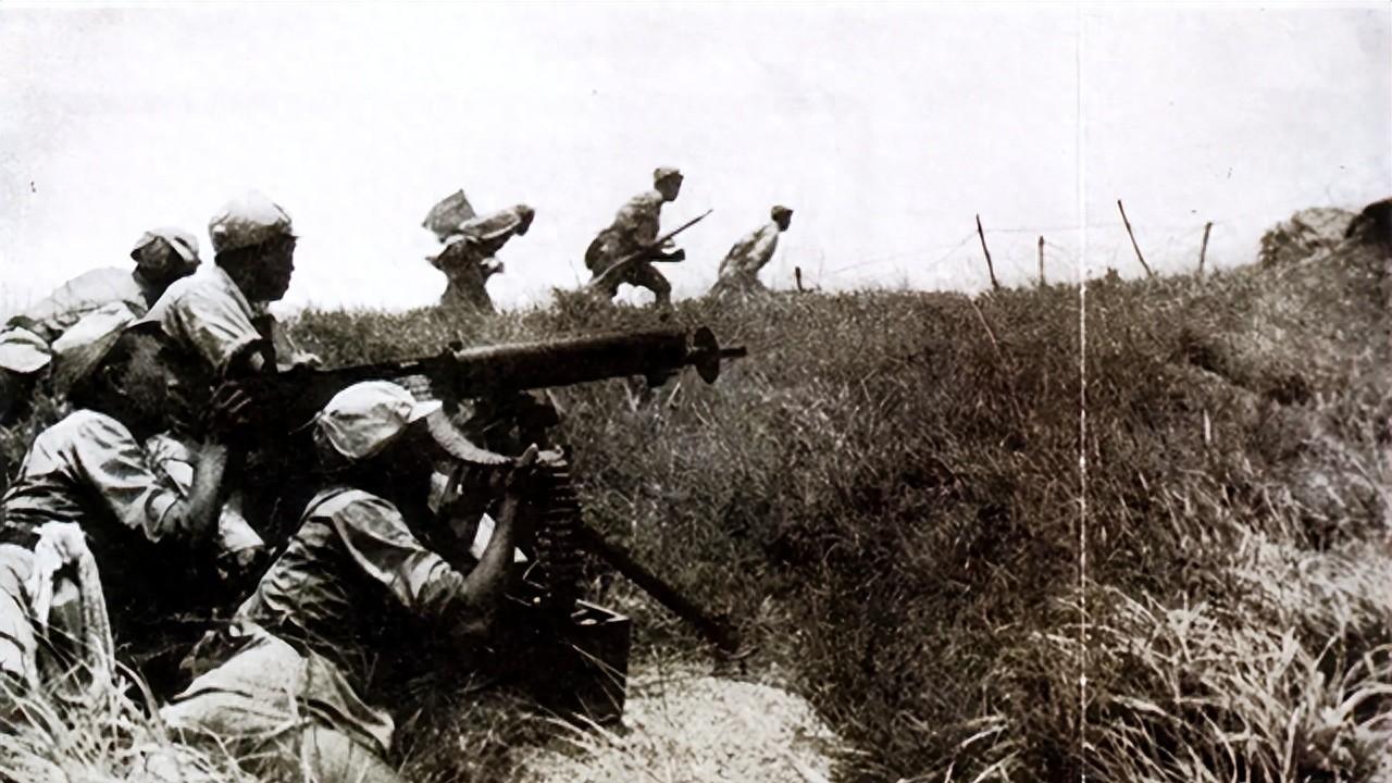 1950年李家寨剿匪，解放军发现一个石洞，竟搜出三十多个土匪