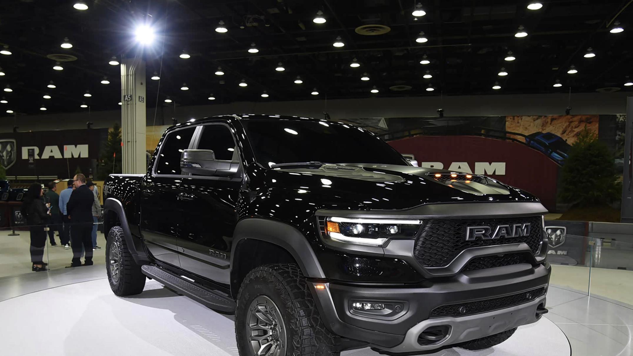 北美硬派皮卡，直列六缸双涡轮+超级四驱，拖拽力16.8吨