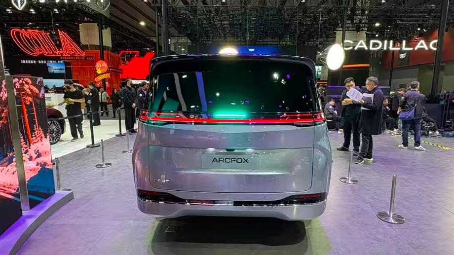 极狐全新豪华MPV原型车首发亮相！网友：必须尽早上市