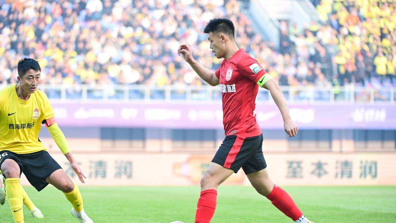 谭龙假期主动到俱乐部加练，已得到亚泰官方点名表扬，留队无悬念