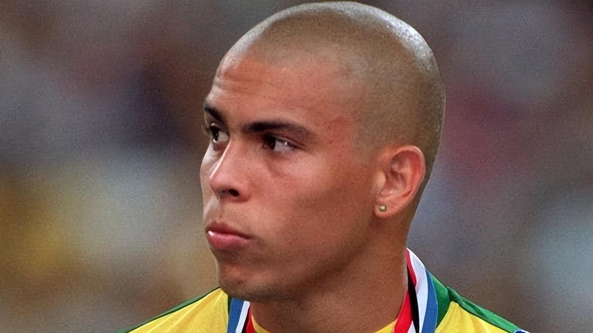 “外星人”罗纳尔多回忆年少轻狂时，自信大过挨拳头