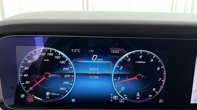 2021款奔驰E300L，黑武士战袍加身，豪华轿跑魅力尽显