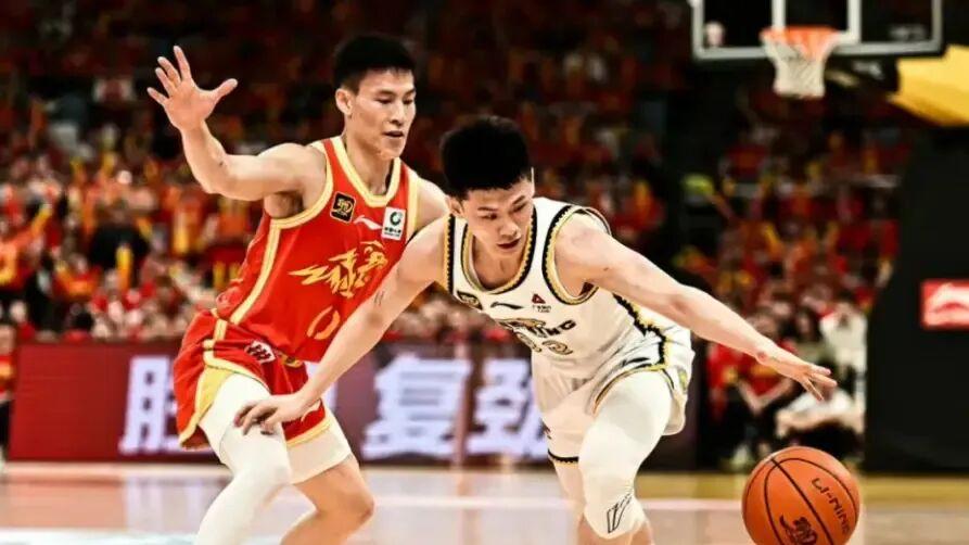 演都不演了！广厦队复仇辽篮！多次重大误判出炉，杨鸣摊牌