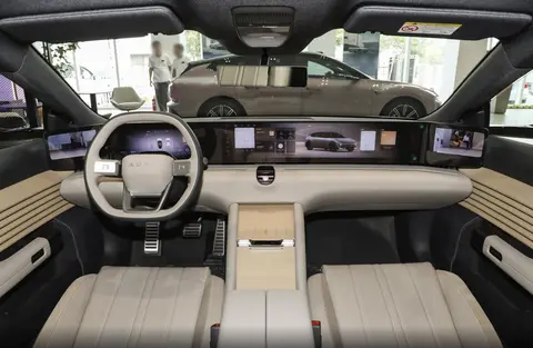 525马力+空悬+CDC+后轮转向，30万内全能豪华轿跑？