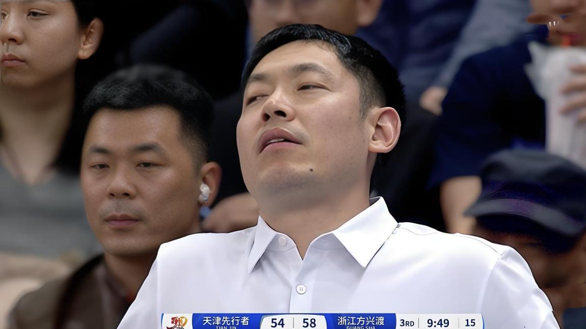 ​7连败！惨遭双杀！CBA焦点1战：浙江广厦陷苦战，胡金秋勇夺MVP