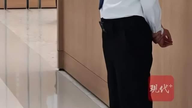 万象城孕妇蹲地事件背后：商场保安为何变成“冷漠机器人”？