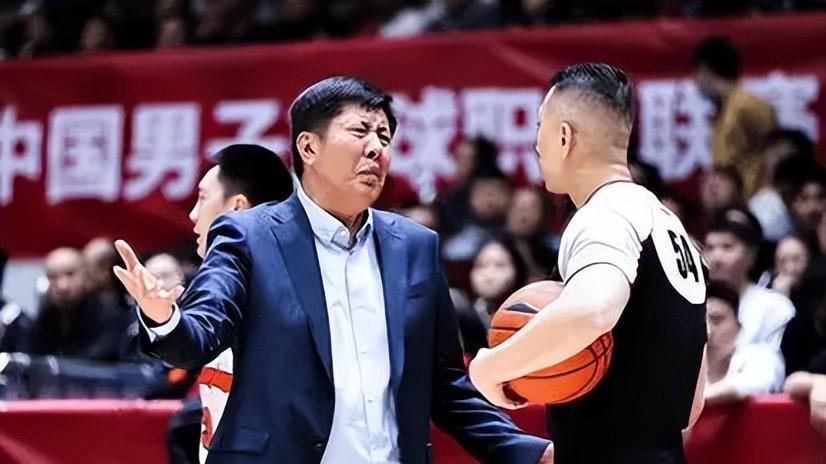 CBA球队惨败垫底，换帅却越换越糟，老教练套路何时改？