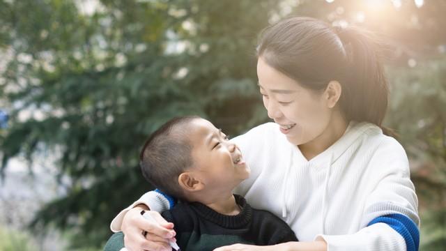 别用“否定式暗示”摧毁孩子：这种话，家长再生气也别讲