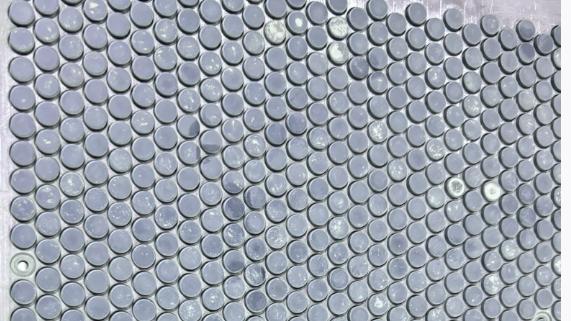 降本核算：1台整列机替代5名熟手，专为压敏电阻设计，如何让单颗摆盘成本直降60%？