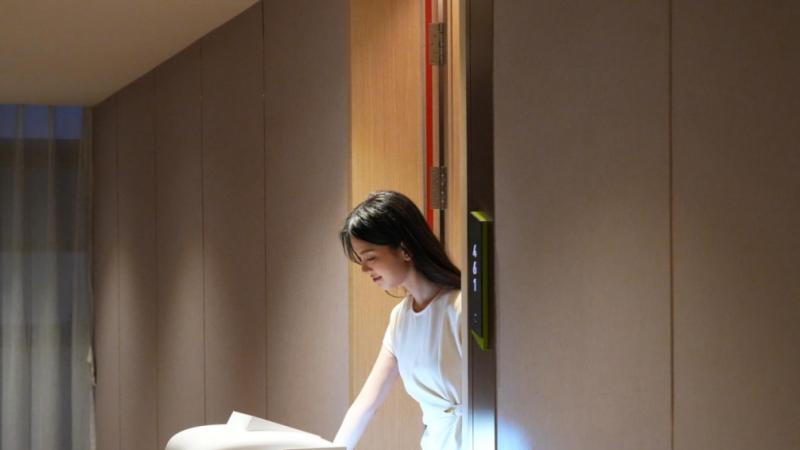 酒店电视新规下的共赢之道：TCL以科技提升体验与效率