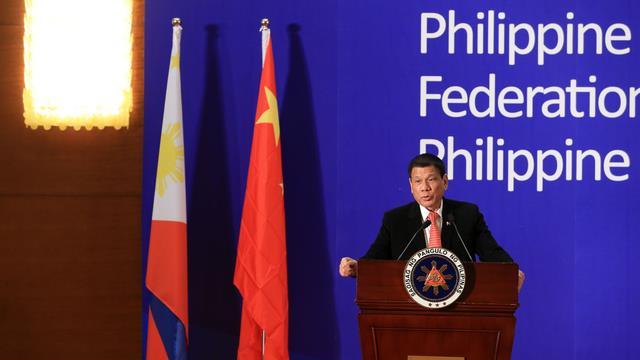 菲律宾中央大换血，20多名部长一个不留，杜特尔特打响夺权第一枪