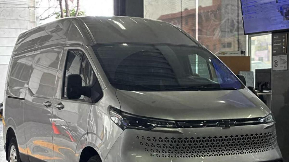 换标版的大通V70，雪佛兰新车曝光，侧滑门，3座，2.0T柴油动力