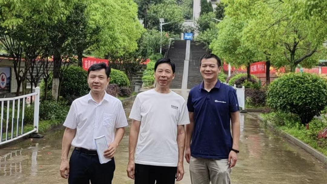 知名乡贤爱心捐赠 责任担当尽显初心