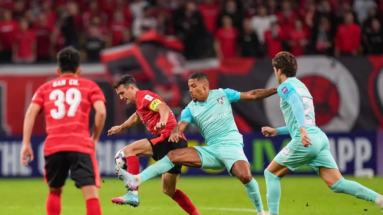 亚冠赛场中超球队集体“躺平”：洲际赛场屡屡主动放弃，中国足球如何赢回尊重？